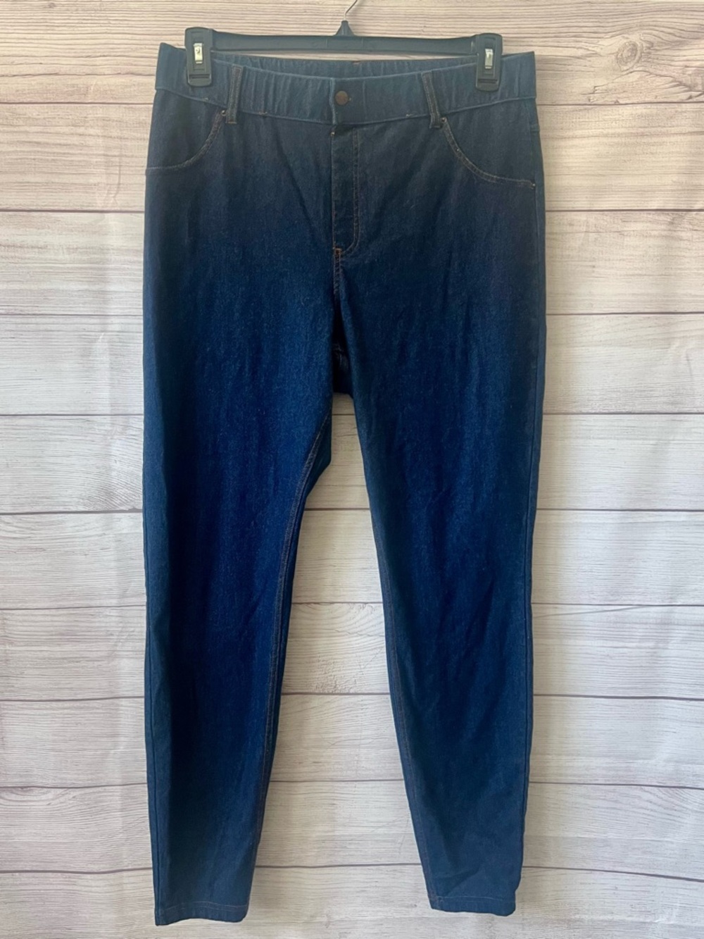 HUE Women’s Slim Dark Blue Stretch Jeggings